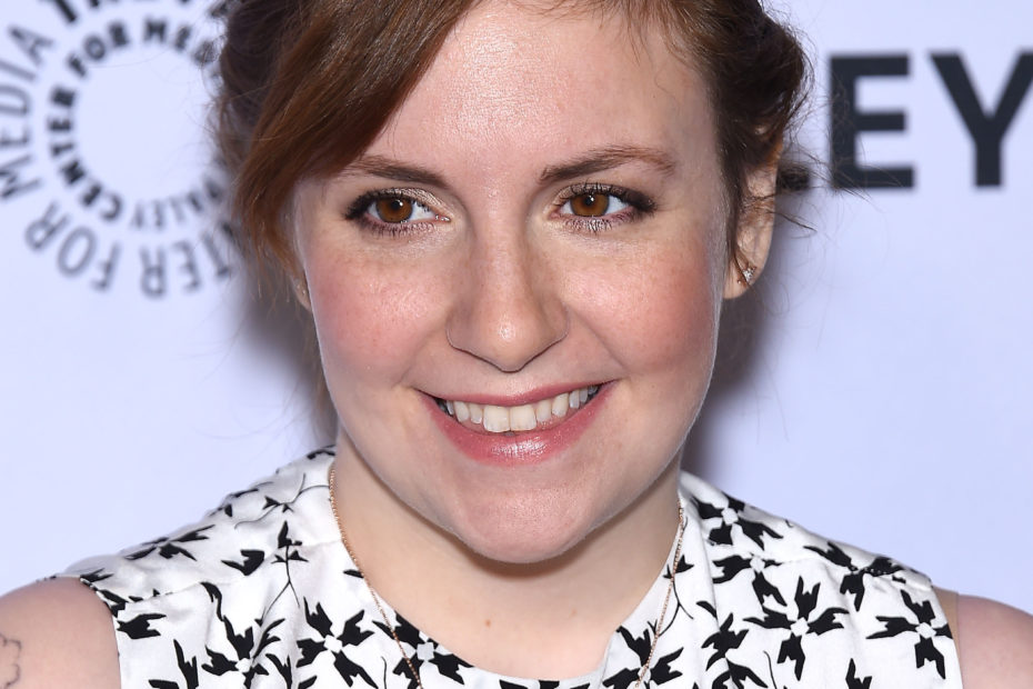 LOS ANGELES - MAR 08: Lena Dunham arrives to the Paleyfest 2015 "Girls" on March 08, 2015 in Hollywood, CA
