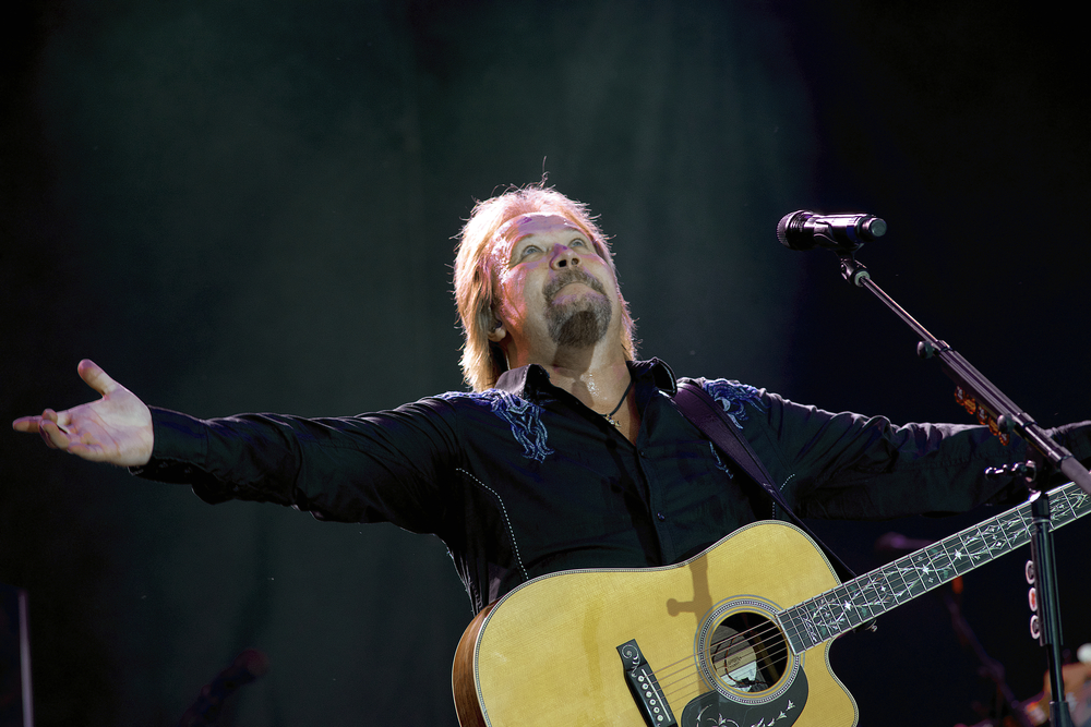 Travis Tritt performs at the Kicker Country Stampede at Tuttle Creek State Park